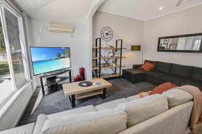 Beach and Lakes Cottage A